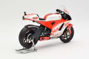 Ducati Desmosedici GP11 #8 H. Barbera Ducati MotoGP Team MotoGP 2011 Minichamps 1:12 123110008 Metal - imagen 3 de 6