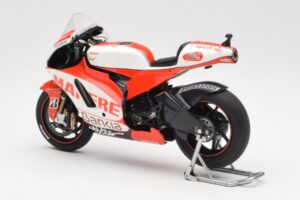 Ducati Desmosedici GP11 #8 H. Barbera Ducati MotoGP Team MotoGP 2011 Minichamps 1:12 123110008 Metal - imagen 5 de 6