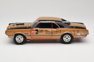 Oldsmobile 442 Hurst Hairy Olds Twin-Engine 4WD 1966 Highway 61 1:18 50089 Metal - imagen 4 de 8
