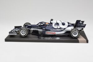 AlphaTauri AT02 #22 Y. Tsunoda Bahrain GP 2021 Minichamps 1:18 117210122 Metal