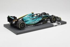 Aston Martin AMR22 Aramco #5 S. Vettel Abu Dhabi GP 2022 Last Race Collector's Edition Minichamps 1:18 117222205 Resina - imagen 3 de 7