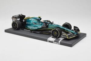 Aston Martin AMR22 Aramco #5 S. Vettel Abu Dhabi GP 2022 Last Race Collector's Edition Minichamps 1:18 117222205 Resina - imagen 4 de 7