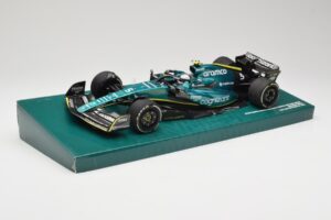 Aston Martin AMR22 #5 S. Vettel Last Race Abu Dhabi GP 2022 Minichamps 1:18 147222205 Resina - imagen 2 de 7