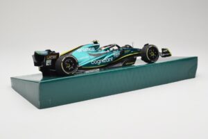 Aston Martin AMR22 #5 S. Vettel Last Race Abu Dhabi GP 2022 Minichamps 1:18 147222205 Resina - imagen 3 de 7