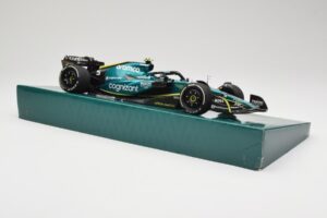 Aston Martin AMR22 #5 S. Vettel Last Race Abu Dhabi GP 2022 Minichamps 1:18 147222205 Resina - imagen 4 de 7