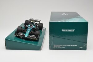 Aston Martin AMR22 #5 S. Vettel Last Race Abu Dhabi GP 2022 Minichamps 1:18 147222205 Resina - imagen 6 de 7
