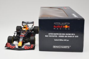 Aston Martin Red Bull Racing RB16 #33 M. Verstappen Abu Dhabi GP Winner 2020 Minichamps 1:18 110201733 Metal - imagen 6 de 7