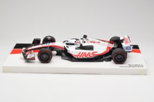 Haas VF-22 #20 K. Magnussen Pole Position Brazil GP 2022 Minichamps 1:18 147222120 Metal