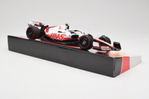 Haas VF-22 #47 M. Schumacher Bahrain GP 2022 Minichamps 1:18 147220147 Metal - imagen 4 de 7