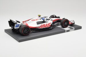Haas VF-22 #47 M. Schumacher Brazilian GP 2022 Minichamps 1:18 117222147 Resina - imagen 3 de 7
