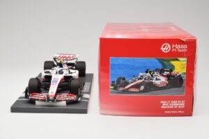 Haas VF-22 #47 M. Schumacher Brazilian GP 2022 Minichamps 1:18 117222147 Resina - imagen 6 de 7