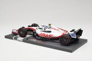 Haas VF-22 #47 M. Schumacher British GP 2022 Minichamps 1:18 117221047 Resina - imagen 5 de 7