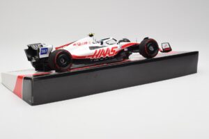 Haas VF-22 #47 M. Schumacher British GP Points 2022 Minichamps 1:18 147221047 Metal - imagen 3 de 6