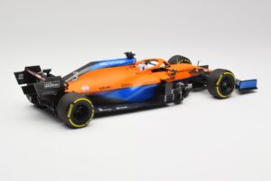 McLaren MCL35M #3 D. Ricciardo Bahrain GP 2021 Minichamps 1:18 530211803 Metal - imagen 2 de 7