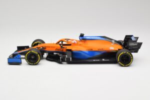 McLaren MCL35M #3 D. Ricciardo Bahrain GP 2021 Minichamps 1:18 530211803 Metal - imagen 3 de 7