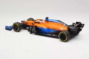 McLaren MCL35M #3 D. Ricciardo Bahrain GP 2021 Minichamps 1:18 530211803 Metal - imagen 5 de 7