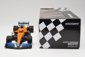McLaren MCL35M #3 D. Ricciardo Bahrain GP 2021 Minichamps 1:18 530211803 Metal - imagen 6 de 7