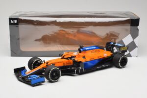 McLaren MCL35M #3 D. Ricciardo Italian GP Winner 2021 Minichamps 1:18 530213303 Resina - imagen 7 de 7