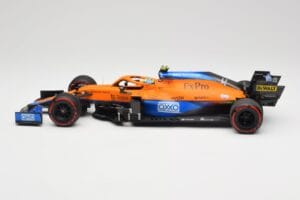 McLaren MCL35M #4 L. Norris Pole Position Russian GP 2021 Minichamps 1:18 530213404 Metal - imagen 3 de 7