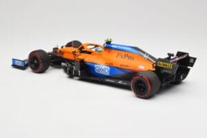 McLaren MCL35M #4 L. Norris Pole Position Russian GP 2021 Minichamps 1:18 530213404 Metal - imagen 5 de 7