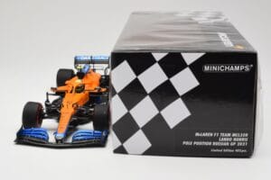 McLaren MCL35M #4 L. Norris Pole Position Russian GP 2021 Minichamps 1:18 530213404 Metal - imagen 6 de 7