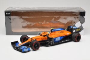 McLaren MCL35M #4 L. Norris Pole Position Russian GP 2021 Minichamps 1:18 530213404 Metal - imagen 7 de 7