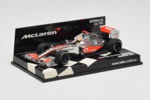 McLaren Mercedes MP4-24 #1 L. Hamilton Showcar 2009 Minichamps 1:43 530094371 Metal - imagen 2 de 5
