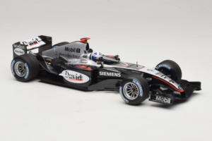 McLaren MP4/19 Mercedes D. Coulthard F1 2004 Minichamps 1:18 530041805 Metal - imagen 4 de 7