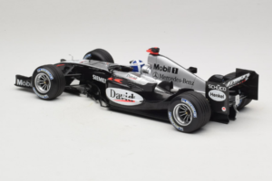 McLaren MP4/19 Mercedes D. Coulthard F1 2004 Minichamps 1:18 530041805 Metal - imagen 5 de 7