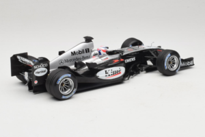 McLaren MP4/19 Mercedes K. Raikkonen F1 2004 Minichamps 1:18 530041806 Metal - imagen 2 de 7