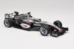 McLaren MP4/19 Mercedes K. Raikkonen F1 2004 Minichamps 1:18 530041806 Metal - imagen 4 de 7