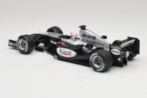 McLaren MP4/19 Mercedes K. Raikkonen F1 2004 Minichamps 1:18 530041806 Metal - imagen 5 de 7