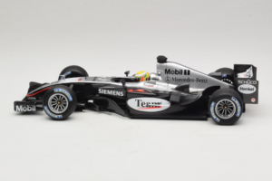 McLaren MP4/19 Mercedes L. Hamilton Autosport Young Driver Test Silverstone 2004 Minichamps 1:18 530044418 Metal - imagen 3 de 7