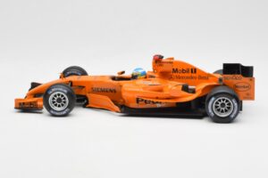 McLaren Mercedes MP4-20 P. de la Rosa F1 Test Car 2006 Minichamps 1:18 PEDRO001 Metal - imagen 3 de 6