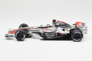McLaren Mercedes MP4-21 P. de la Rosa F1 Showcar 2006 Minichamps 1:18 B66962346 Metal - imagen 3 de 6