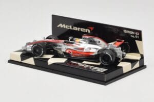 McLaren Mercedes MP4-23 #22 L. Hamilton Race Car 2008 Minichamps 1:43 530084322 Metal - imagen 3 de 5