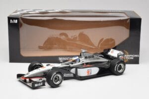McLaren MP4/13 #8 M. Hakkinen F1 World Champion 1998 Minichamps 1:18 18690008 Metal - imagen 6 de 7