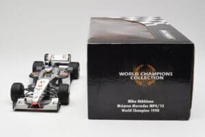 McLaren MP4/13 #8 M. Hakkinen F1 World Champion 1998 Minichamps 1:18 18690008 Metal - imagen 7 de 7