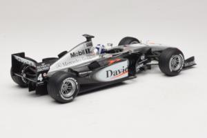 McLaren MP4-16 Mercedes #3 D. Coulthard F1 2001 Hot Wheels 1:18 50199 Metal - imagen 2 de 6