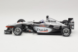 McLaren MP4-16 Mercedes #3 D. Coulthard F1 2001 Hot Wheels 1:18 50199 Metal - imagen 3 de 6