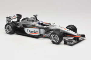 McLaren MP4-16 Mercedes #3 D. Coulthard F1 2001 Hot Wheels 1:18 50199 Metal - imagen 4 de 6