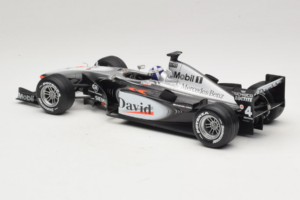 McLaren MP4-16 Mercedes #3 D. Coulthard F1 2001 Hot Wheels 1:18 50199 Metal - imagen 5 de 6