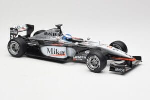 McLaren MP4-16 #4 M. Häkkinen F1 2001 Hot Wheels 1:18 50198 Metal - imagen 4 de 6