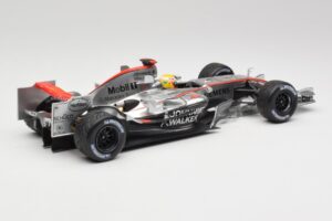 McLaren MP4-25 Mercedes #2 L. Hamilton Showcar 2010 Minichamps 1:18 110100006-R1 Metal - imagen 2 de 6