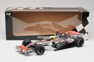 McLaren MP4-25 Mercedes #2 L. Hamilton Showcar 2010 Minichamps 1:18 110100006-R1 Metal - imagen 6 de 6