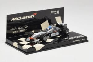 McLaren MP4/98T 2-Seater M. Hakkinen / E. Hakkinen F1 2000 Minichamps 1:43 530984378 Metal - imagen 2 de 4