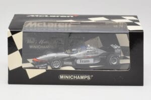 McLaren MP4/98T 2-Seater M. Hakkinen / E. Hakkinen F1 2000 Minichamps 1:43 530984378 Metal - imagen 4 de 4