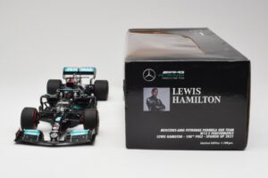 Mercedes AMG W12 Petronas #44 L. Hamilton Spanish GP 100th Pole 2021 Minichamps 1:18 110210444 Resina - imagen 6 de 7
