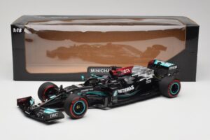 Mercedes AMG W12 Petronas #44 L. Hamilton Spanish GP 100th Pole 2021 Minichamps 1:18 110210444 Resina - imagen 7 de 7