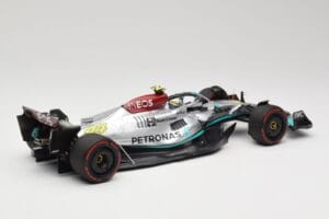 Mercedes AMG W13 E Performance Petronas #44 L. Hamilton Brazilian GP 2022 Minichamps 1:18 110222144 Resina - imagen 2 de 7